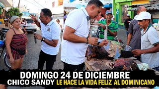 DOMINGO 24 DE DICIEMBRE  CHICO SANDY EN LA CALLE HACE FELIZ AL DOMINICANO [upl. by Eisac]