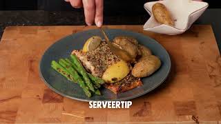 Bereidingsvideo Gemarineerde zalmfilet met krokante topping [upl. by Adlaremse]