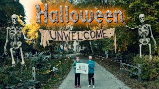 Prepare to Be Spooked Tour This Creepy DIY Halloween Yard Haunt [upl. by Hardi]