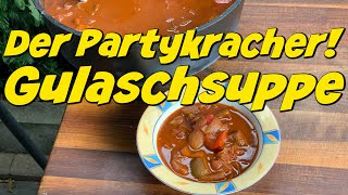 ungarische Gulaschsuppe aus dem Dutch Oven  Gulyásleves  herrlich pikanter Partyklassiker 🔥🔥😋 [upl. by Hnao]