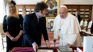 JAVIER MILEI SE REUNIÓ CON EL PAPA FRANCISCO DURANTE UNA HORA Mirá los regalos que se hicieron [upl. by Ahsitel]