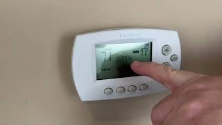 Honeywell Home RTH6580WF Wi Fi 7 Day Programmable Thermostat Review [upl. by Aemat]