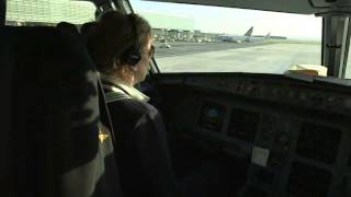 Portrait dune femme pilote chez Air France [upl. by Sesiom]