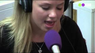 Fabienne Bergmans  Knock You Down Live bij Evers Staat Op [upl. by Beverie]