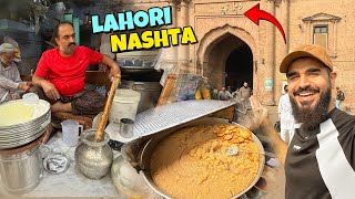 Lahore ki sab se purani food street 😍 aur VIP lahori nashtey 😋 [upl. by Iadahs677]