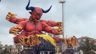 Carnevale di Viareggio 2016 prima sfilata dei carri [upl. by Orion825]