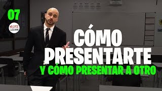 😎 Cómo PRESENTARTE y cómo PRESENTAR a otro al Hablar En Público [upl. by Halehs671]