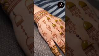 Back hand mehndi design🥰❤ trending mehndidesign youtubeshorts hennadesign henna hennadesigns [upl. by Arimaj]