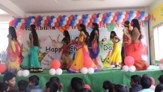 Vachinde pilla mellaga vachhinde fida Dance song by Giddalur Viswabharathi School Students [upl. by Treblih]