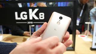 Prise en main du LG K8 au MWC 2018 [upl. by Kiyoshi292]