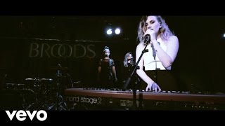 Broods  Four Walls Live With Lyrics [upl. by Bruner854]