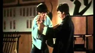 Bruce Lee  Dalla cina con furore scena mitica [upl. by Mahmud]