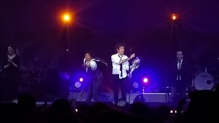 Alain Souchon amp Laurent Voulzy  Le Pouvoir Des Fleurs Live  Zénith Paris 2015 HD [upl. by Line]