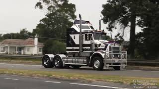 Stunning Kenworth SAR cruises through in style in Tooradin [upl. by Sitruc]