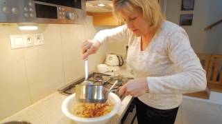 Recept na strapačky s kyslou kapustou  Strapačky se zelím │Zuzana Machová [upl. by Akienat]