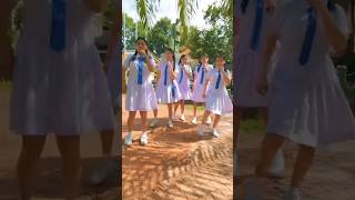 අදුරන්න පුලුවන්ද කව්ද මේ කියලා 🥰💃 Traditional Sri Lankan School Girls Dance Performance  dance [upl. by Beghtol]