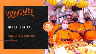 EL VALENCIA CF Y PUMA RINDEN HOMENAJE AL COMERCIO VALENCIANO EN EL MERCADO CENTRAL [upl. by Forland]