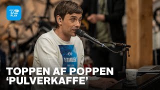 Simon Kvamm fortolker Katinka Bjerregaards Pulverkaffe  Toppen af poppen  TV 2 PLAY [upl. by Litnahs]