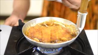 人気食堂の美人女将が教える、美味しいカツ丼の煮込み方 [upl. by Naryt]