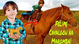 Cavalo de brinquedo se transforma em cavalo de verdade na fazendinha  Felipe Canopf cavalgando [upl. by Eilema23]