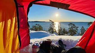 Vintercamping i Stockholms skärgård med snöskor tält och pulka [upl. by Halik824]