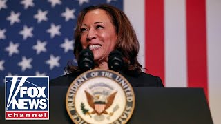 Critics notice something about Kamala rallies What a robot [upl. by Daniela421]