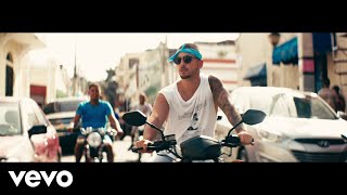 Maluma  Sin Contrato Official Video [upl. by Almund912]