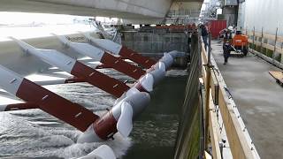 Kracht van het water omzetten in energie bij de Oosterscheldekering [upl. by Best]