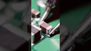 SMD resistor desoldering method shorts [upl. by Delaine]