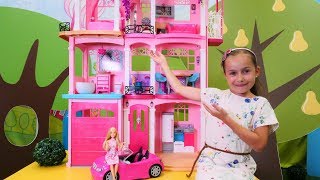 Spielzeugvideo für Kinder mit Barbie Jill räumt Barbies Haus ein [upl. by Nyladgam6]