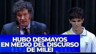 Javier Milei visitó el colegio en el que estudió y se desmayaron dos jóvenes en medio del discurso [upl. by Selma426]