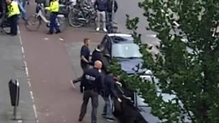 Karim Goofy el Mahdi en Youssef Bensellam aangehouden door AT op Admiraal de Ruijterweg in Amsterd [upl. by Yenittirb]