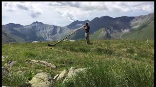 In den Alpen Alphornmusik von Martin Christen [upl. by Arahsak]