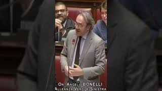 Meglio cantante che politico Angelo Bonelli protagonista di una performance musicale notevole [upl. by Nosmirc523]