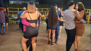 Bien FAJADO y ABRAZADO el primo en el baileQue chulas MUJERES en Guerrero Ajuchitlan del Progreso [upl. by Beacham501]