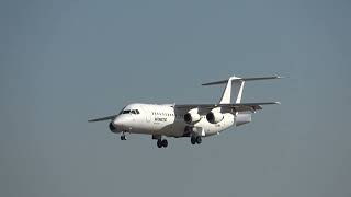 British Aerospace Avro RJ100 quot Aerovias DAP quot Landing at The Arturo merino Benitez Airport [upl. by Gnep]