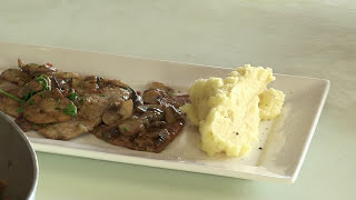 SCALOPPINE AI FUNGHI  Video ricetta  Grigio Chef [upl. by Acker]