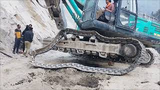 KOBELCO SK380HD ki chain kaise chadhate hain [upl. by Meihar]