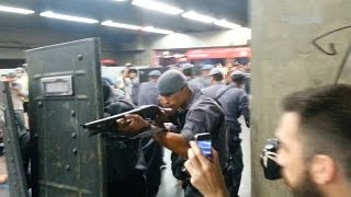 Terceiro ato contra tarifa tem confronto na Estação Belém do Metrô [upl. by Notsirb]