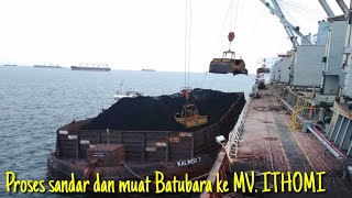 Proses sandar tongkang dan bongkar Batubara di Mother Vessel  Coal Transhipment [upl. by Oilicec19]