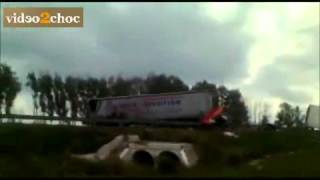 Video2choc 6 morts dans un choc frontal [upl. by Trimble]