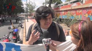 Opositora enloquecida amenaza con golpes a periodista de Tvs Pueblo [upl. by Naujud244]