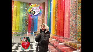 ZuzuTV FAMILY VLOG 👨‍👩‍👧  Wroclaw Candy Store 🍭🍬 [upl. by How687]