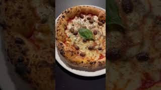 Pizza Napoletana con Acciughe Capperi Olive e Origano [upl. by Carn]