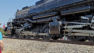 Big Boy 4014 Locomotive arrives in West Texas [upl. by Annasoh]