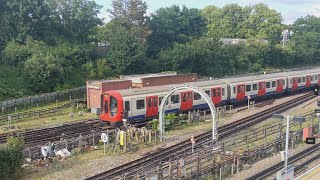 Fantastic view District Line train arriving at Ealing Broadway [upl. by Loram]