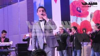 محمد عساف يغني quot علي الكوفية ولولح فيها quot في حفل أبو ظبي [upl. by Steffi]