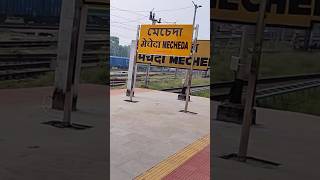 Coromandel Express skipping Kolkata Suburban Station with beautiful honking shorts [upl. by Chalmers614]