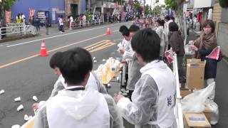 ekiden 箱根駅伝予選会 第90回 大パニック 給水ポイント 10Km地点 20131019 立川 2014 [upl. by Estel]