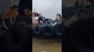 Tug berthing in rough weather roughsea roughweather maritimelife ship [upl. by Nibla]